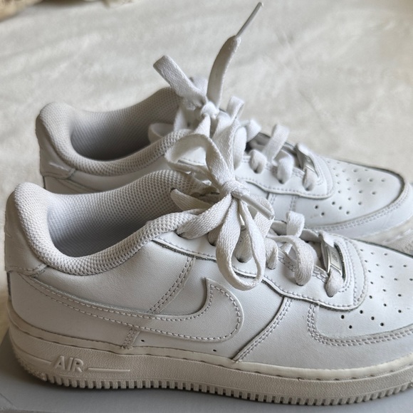 Kid Big Kids size 4 Nike Air Force 1 LE - Picture 11 of 14